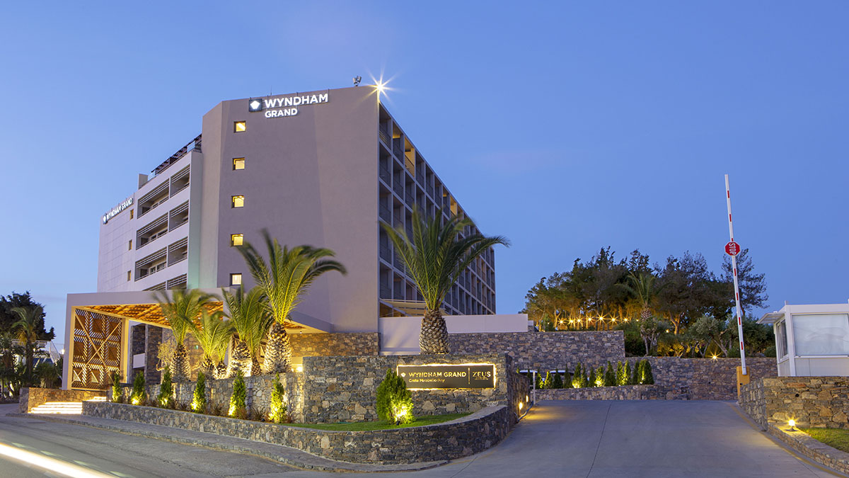 Zeus Eleva Mirabello Bay